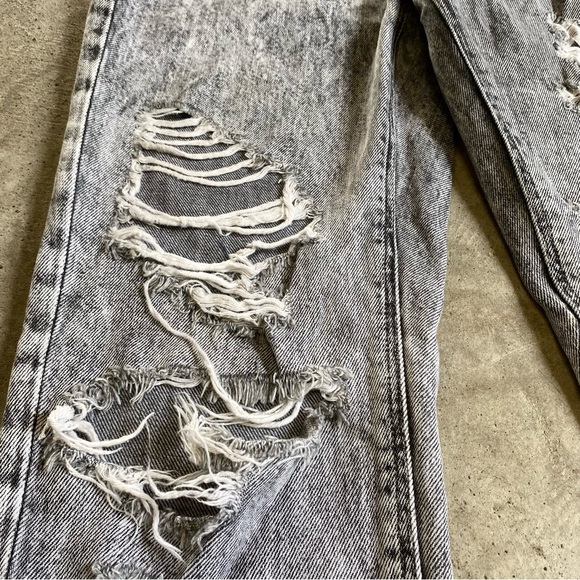 American eagle acid wash grey distressed mom jeans - Picture 2 of 3